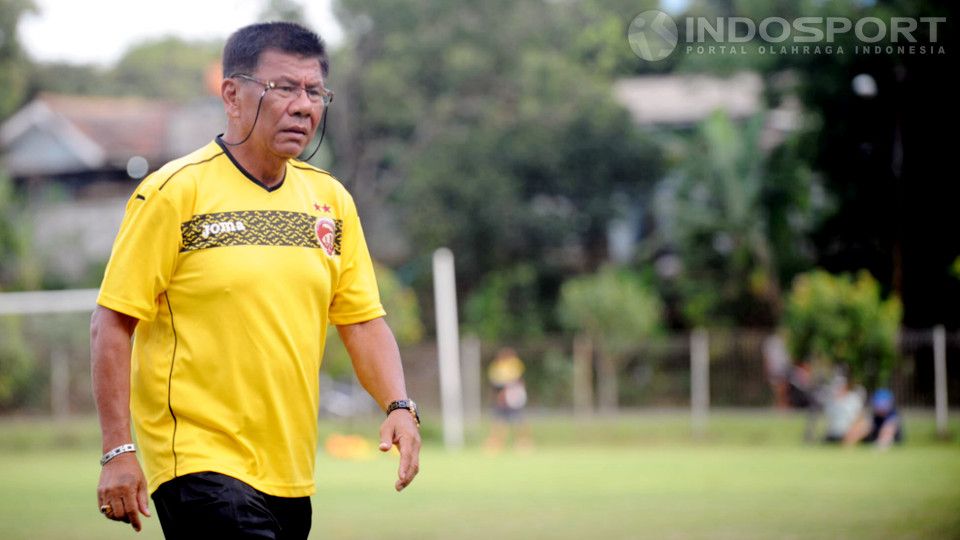 Mantan pelatih Sriwijaya FC Benny Dollo. Copyright: © Ratno Prasetyo/INDOSPORT